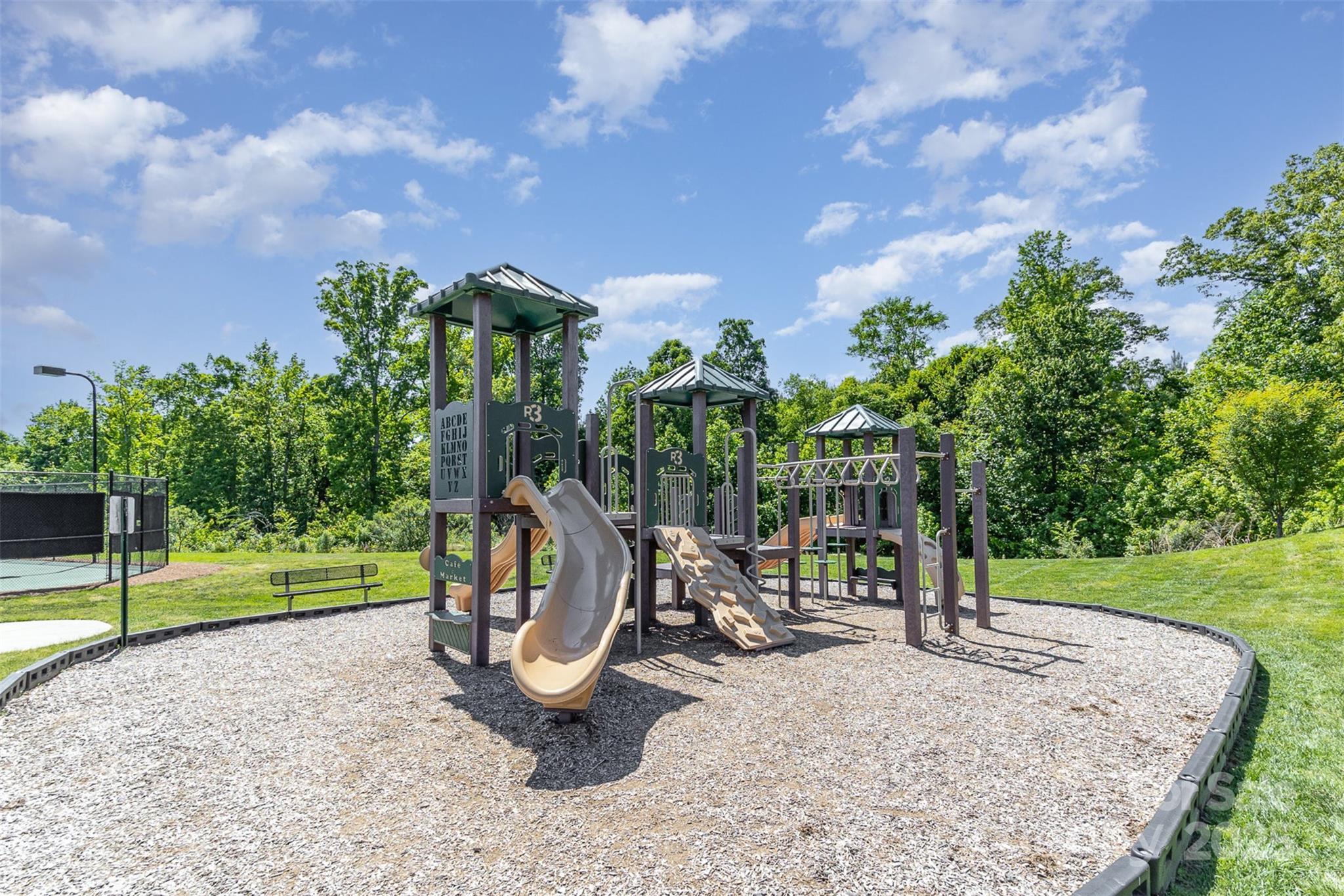 Fort Mill, South Carolina 29715, United States, 5 Bedrooms Bedrooms, ,4 BathroomsBathrooms,Residential,Under Contract,118951