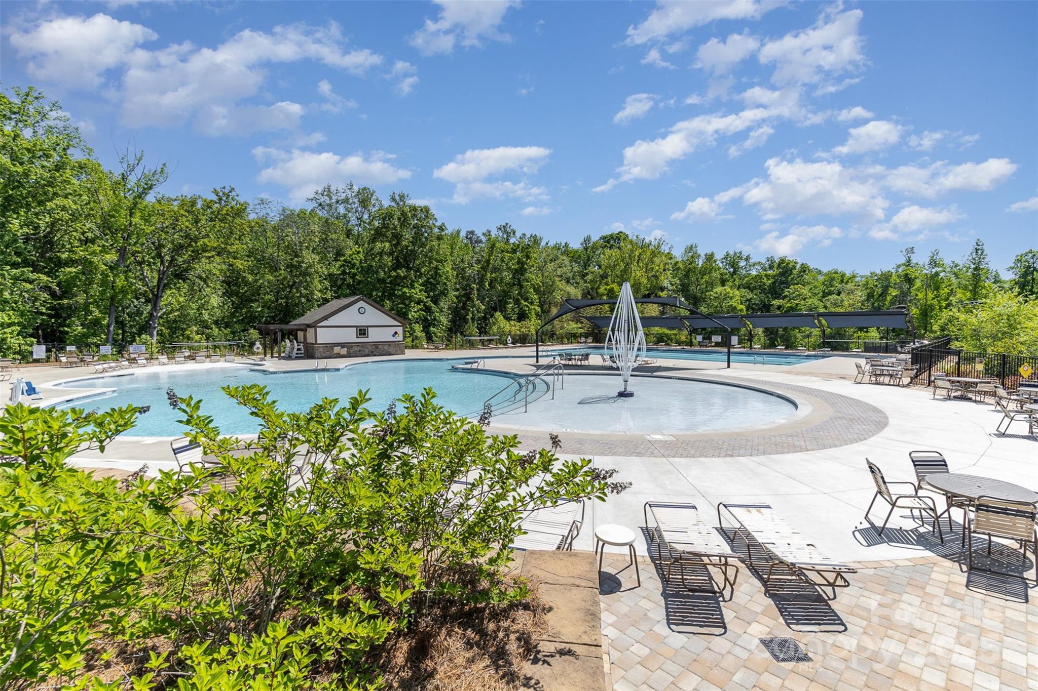 Fort Mill, South Carolina 29715, United States, 5 Bedrooms Bedrooms, ,4 BathroomsBathrooms,Residential,Under Contract,118951