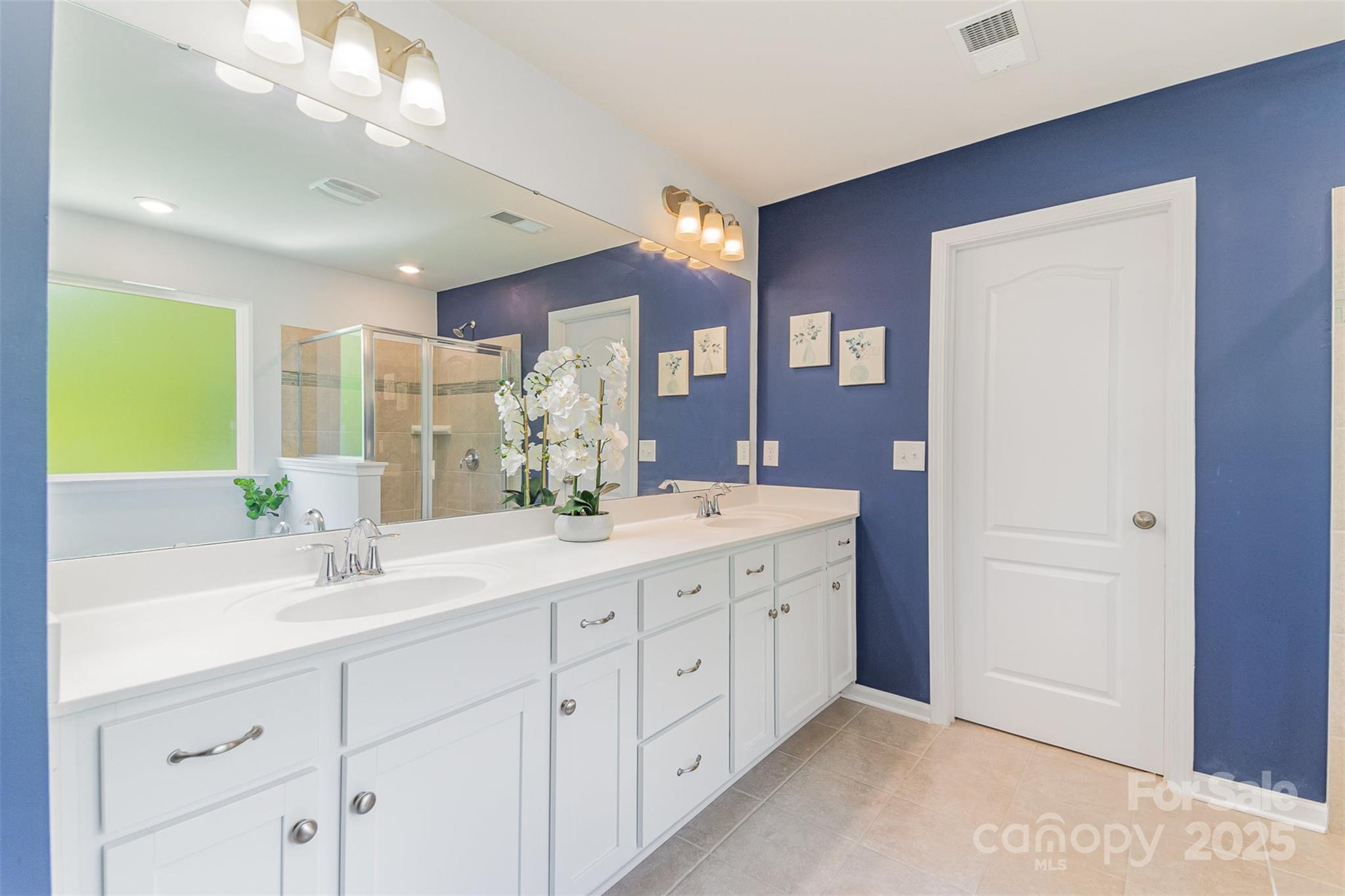 Fort Mill, South Carolina 29715, United States, 5 Bedrooms Bedrooms, ,4 BathroomsBathrooms,Residential,Under Contract,118951