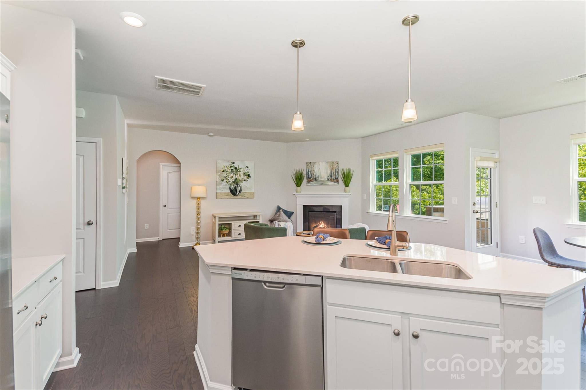 Fort Mill, South Carolina 29715, United States, 5 Bedrooms Bedrooms, ,4 BathroomsBathrooms,Residential,Under Contract,118951