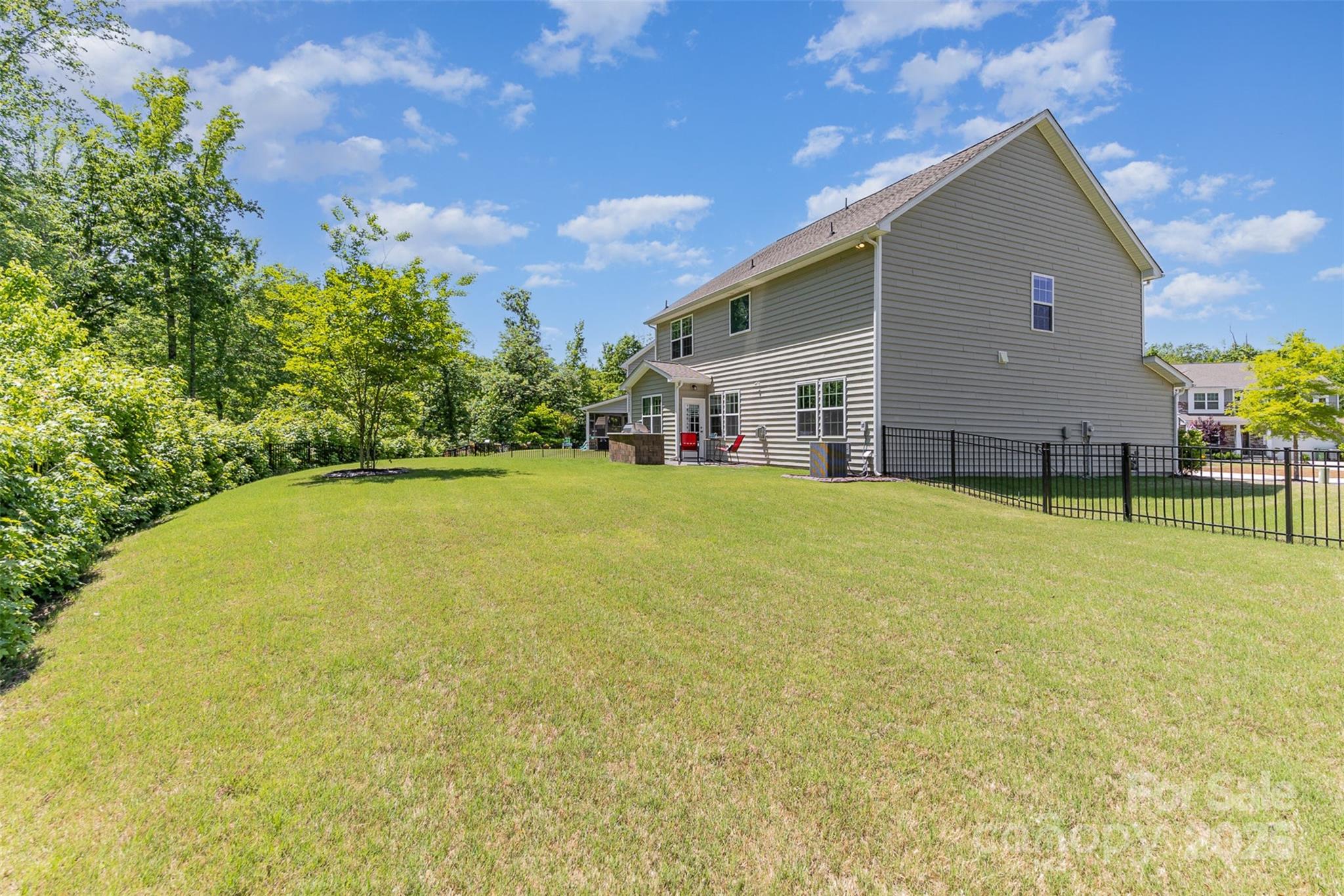 Fort Mill, South Carolina 29715, United States, 5 Bedrooms Bedrooms, ,4 BathroomsBathrooms,Residential,Under Contract,118951