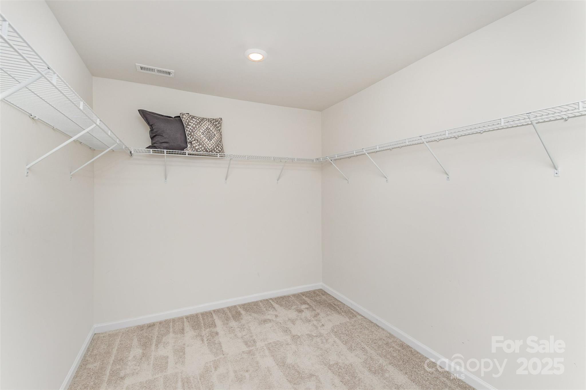 Fort Mill, South Carolina 29715, United States, 5 Bedrooms Bedrooms, ,4 BathroomsBathrooms,Residential,Under Contract,118951