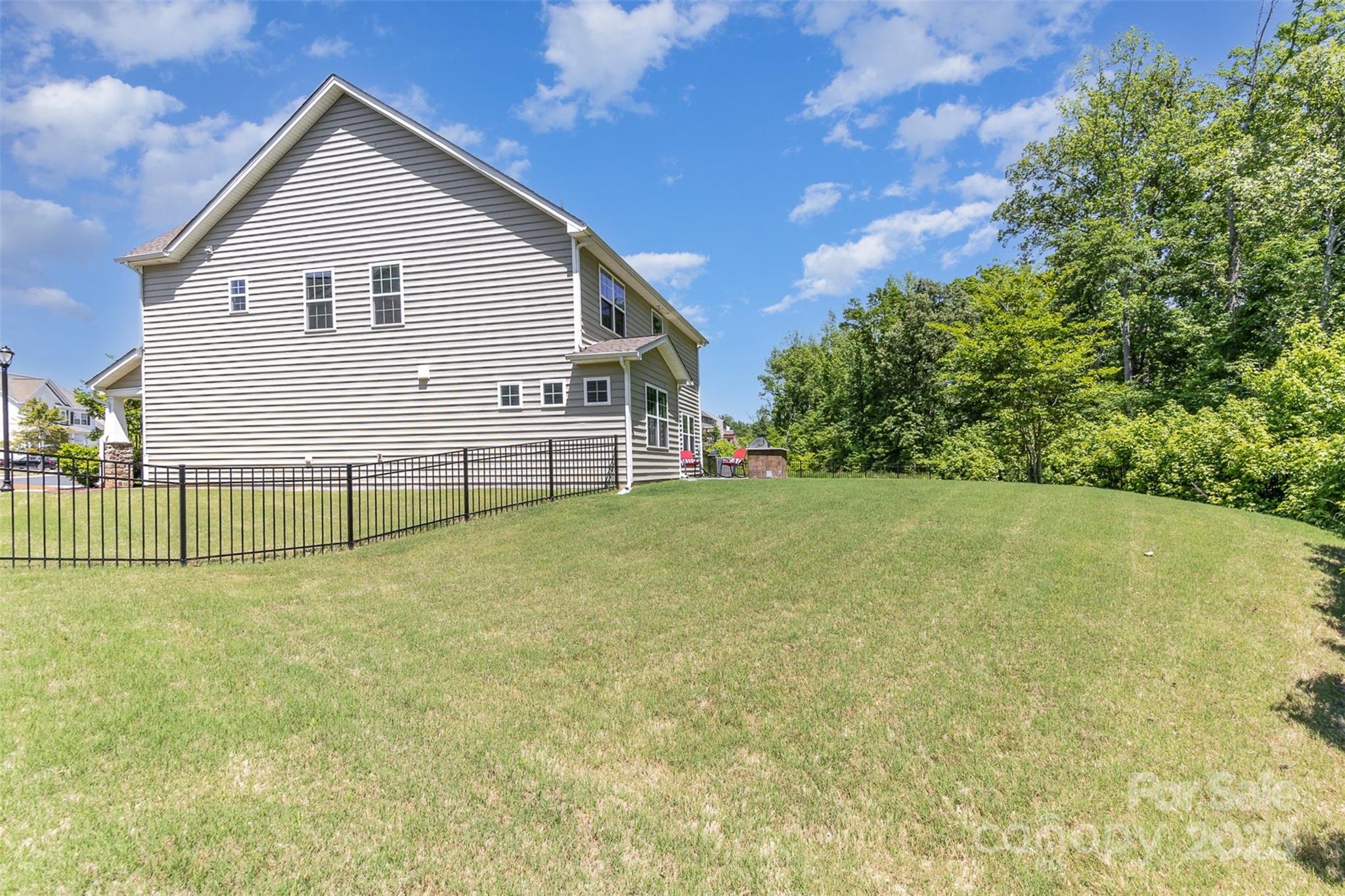 Fort Mill, South Carolina 29715, United States, 5 Bedrooms Bedrooms, ,4 BathroomsBathrooms,Residential,Under Contract,118951