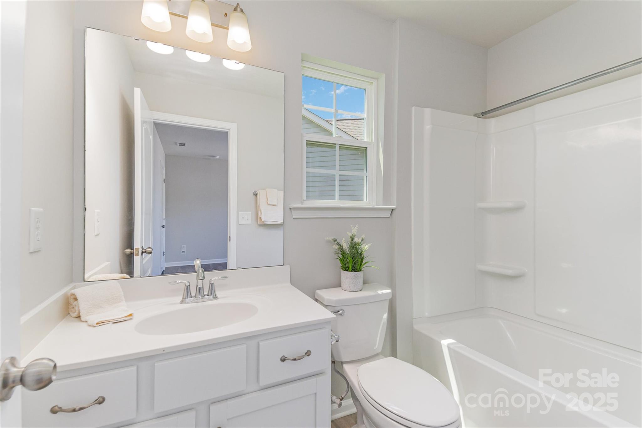 Fort Mill, South Carolina 29715, United States, 5 Bedrooms Bedrooms, ,4 BathroomsBathrooms,Residential,Under Contract,118951