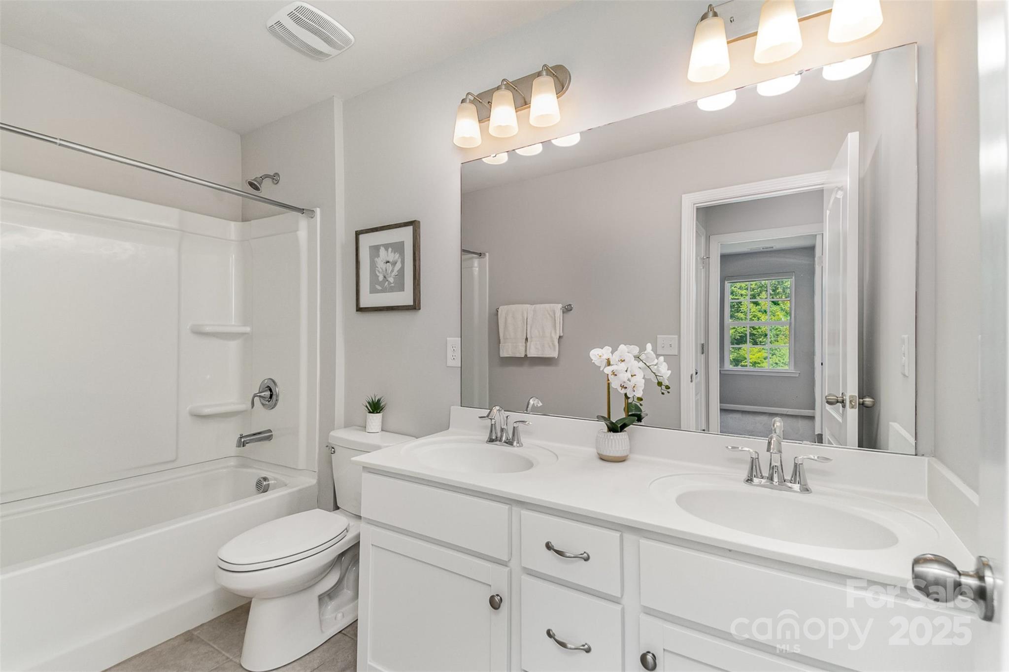 Fort Mill, South Carolina 29715, United States, 5 Bedrooms Bedrooms, ,4 BathroomsBathrooms,Residential,Under Contract,118951