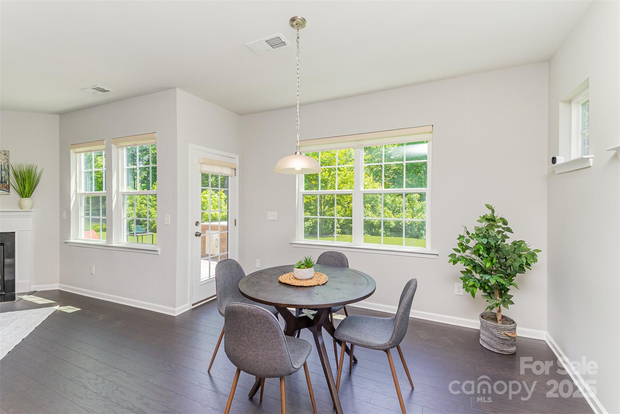 Fort Mill, South Carolina 29715, United States, 5 Bedrooms Bedrooms, ,4 BathroomsBathrooms,Residential,Under Contract,118951