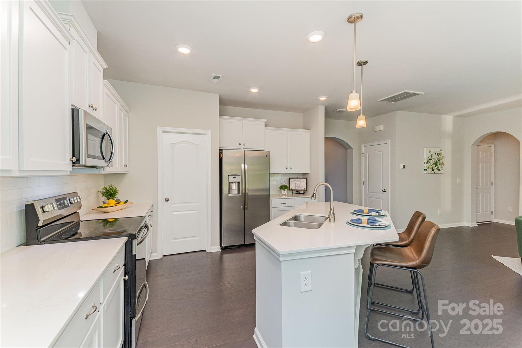 Fort Mill, South Carolina 29715, United States, 5 Bedrooms Bedrooms, ,4 BathroomsBathrooms,Residential,Under Contract,118951