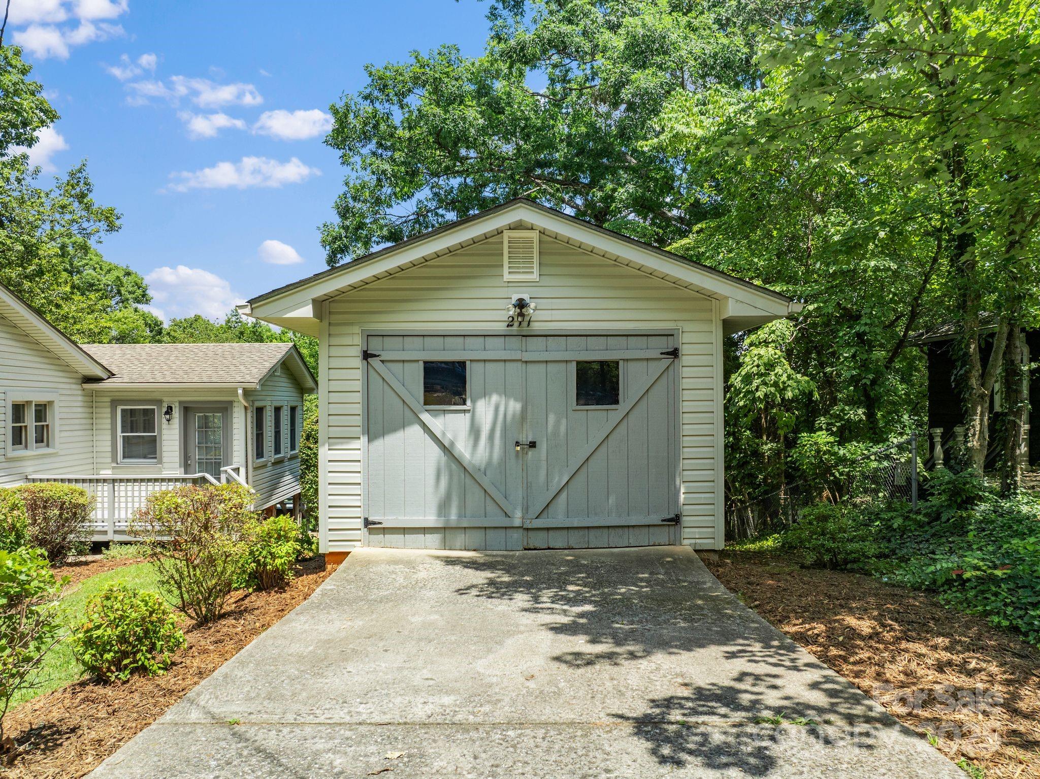 211 Woodland Road
