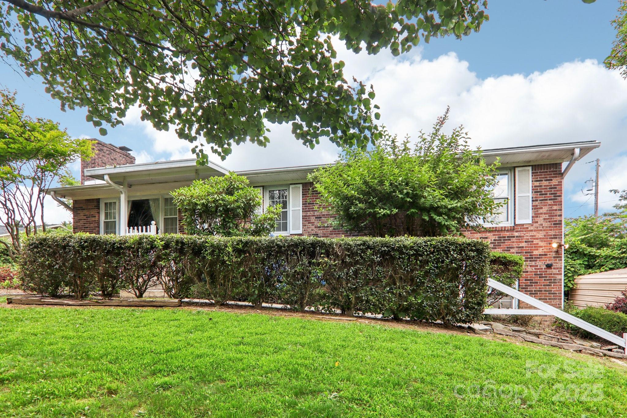 403 Crest Road