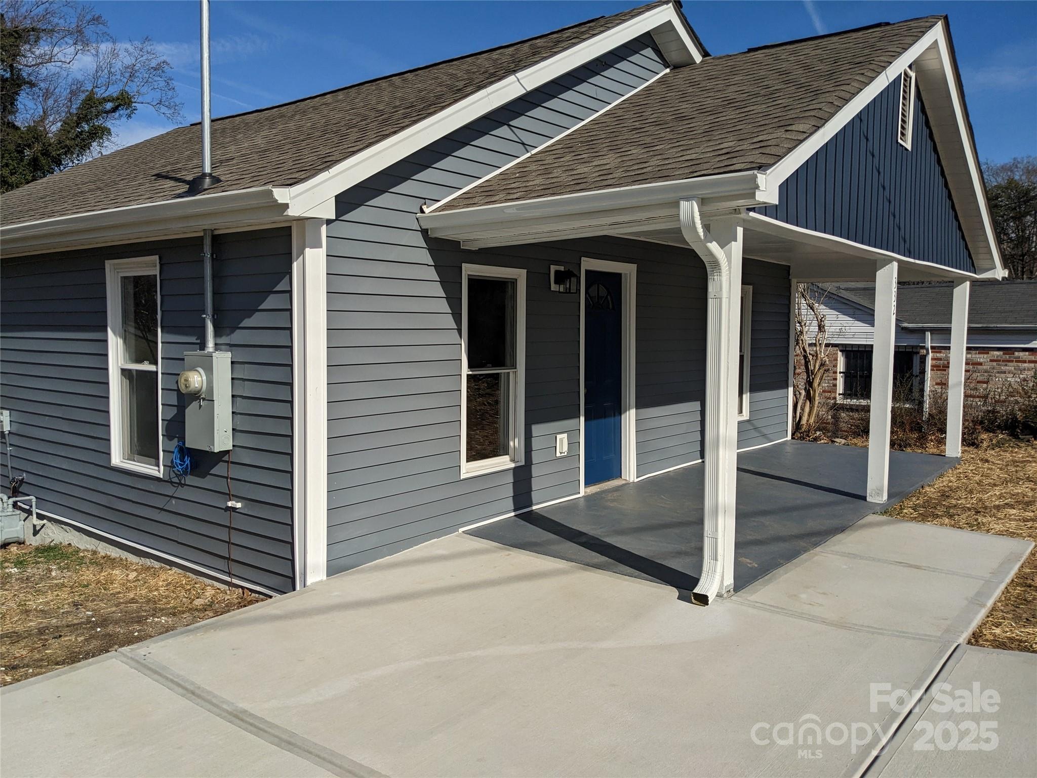 332 Arlington Circle NW