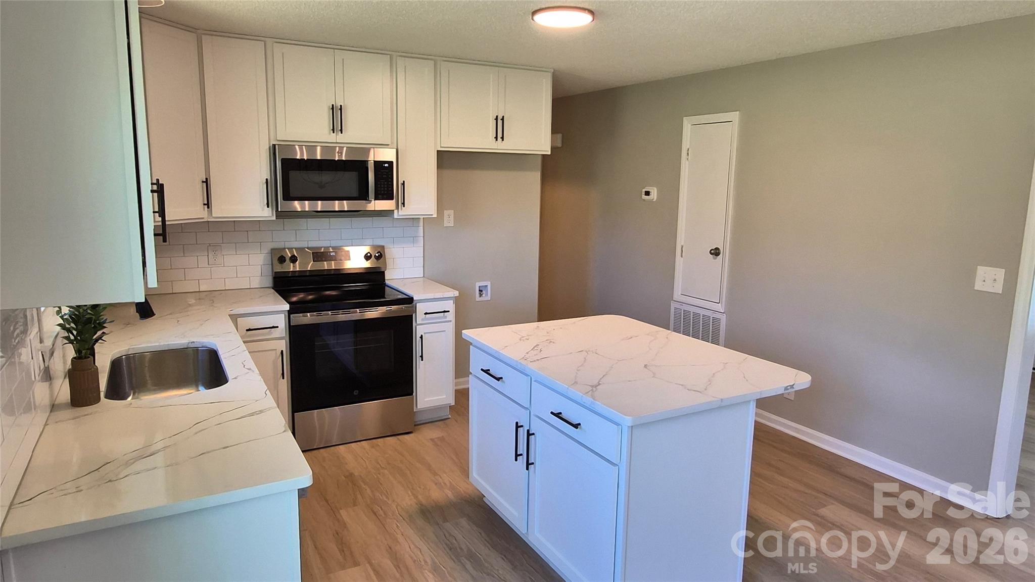 1220 Old Greenbriar Drive