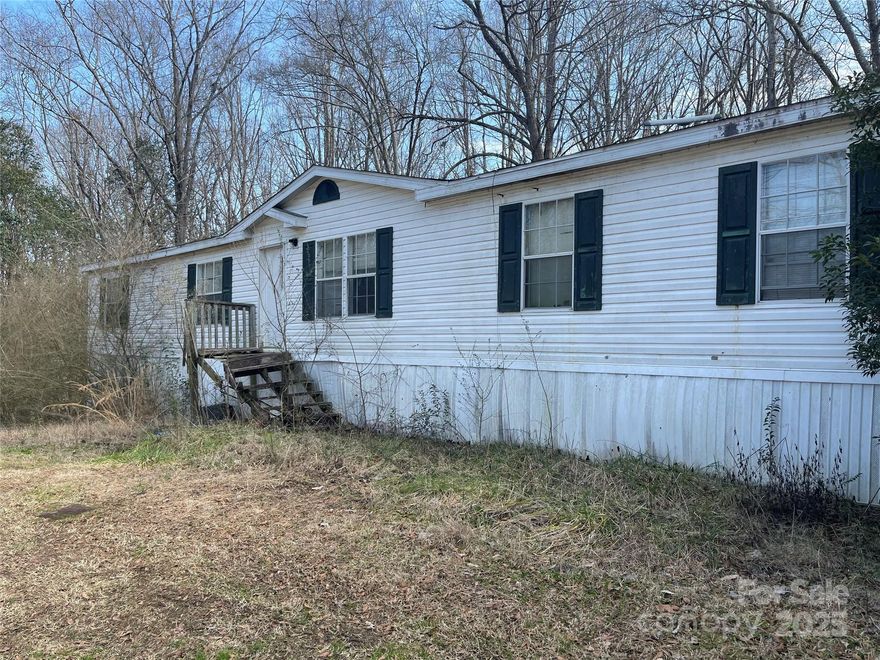 Back on the market Investment Opportunity: 4-Bed, 3-Bath Manufactured Home in Lancaster, SC – 1,872 Sq Ft
This spacious 4-bedroom, 3-bath manufactured home offers 1,872 sq ft of living space, making it an ideal investment. Located in quiet Lancaster, SC, it features a large living area, a well-sized kitchen, and roomy bedrooms, including a master suite with an en-suite bath. With plenty of potential for renovation or rental, this property is perfect for investors looking to expand their portfolio. Don’t miss out on this opportunity!
