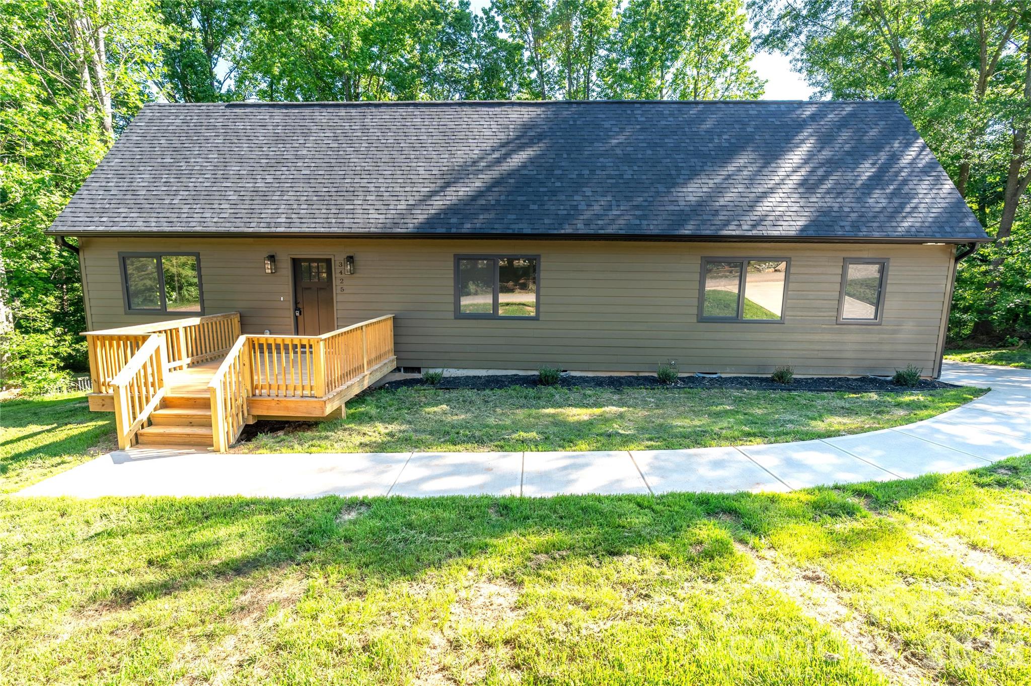 3425 Mission Trail