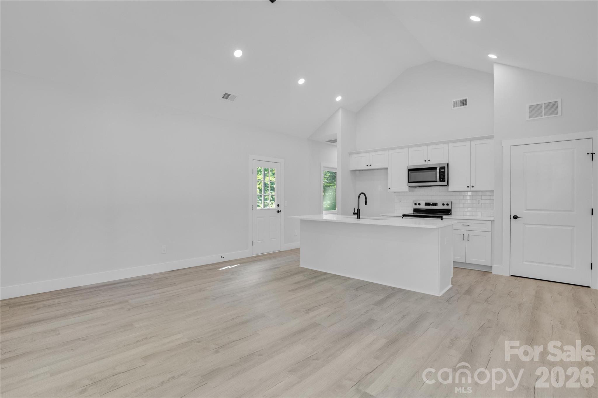 3425 Mission Trail