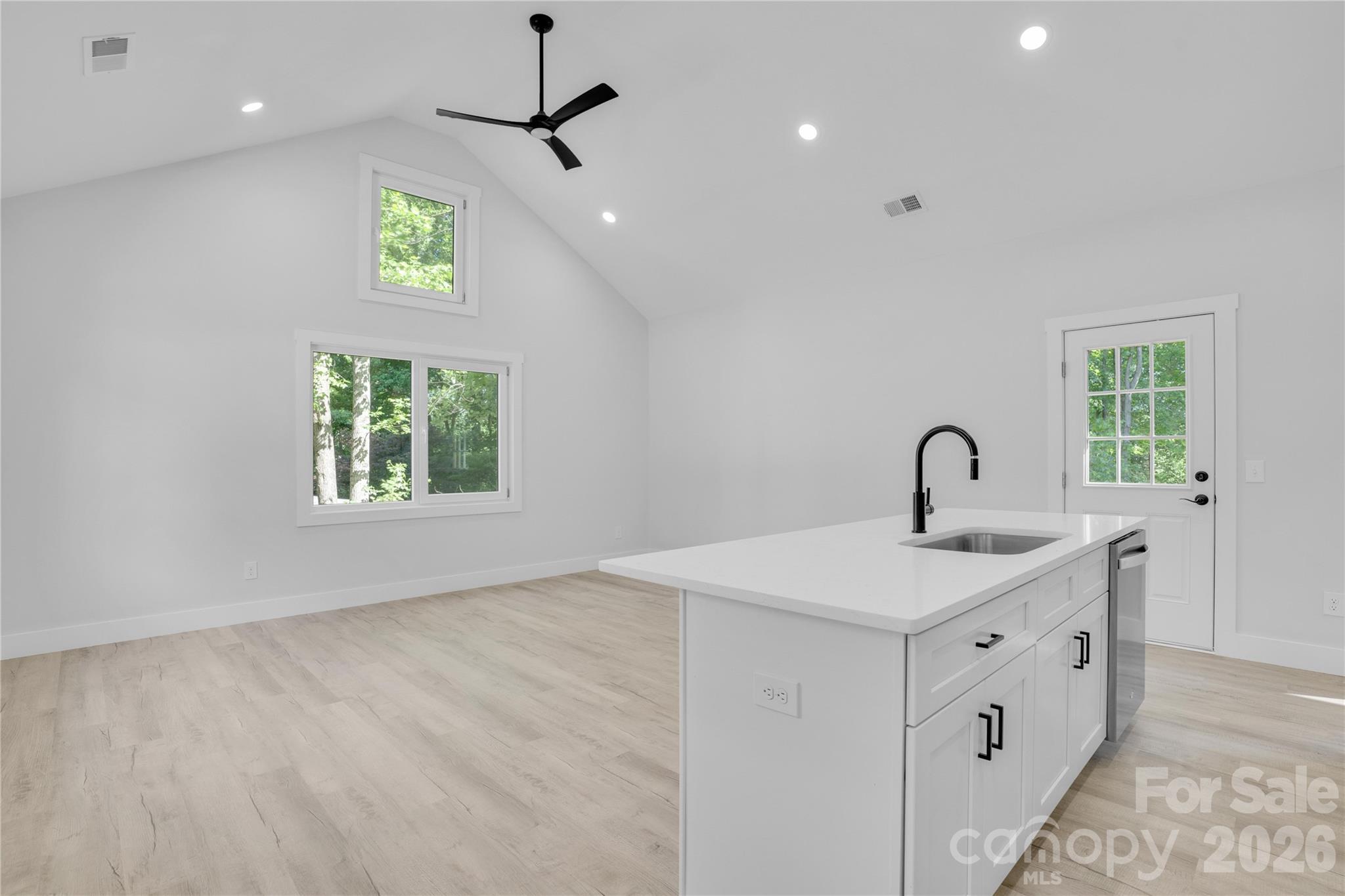 3425 Mission Trail