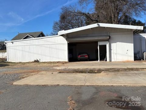 700 Tuckaseege Road Mount Holly NC 28120