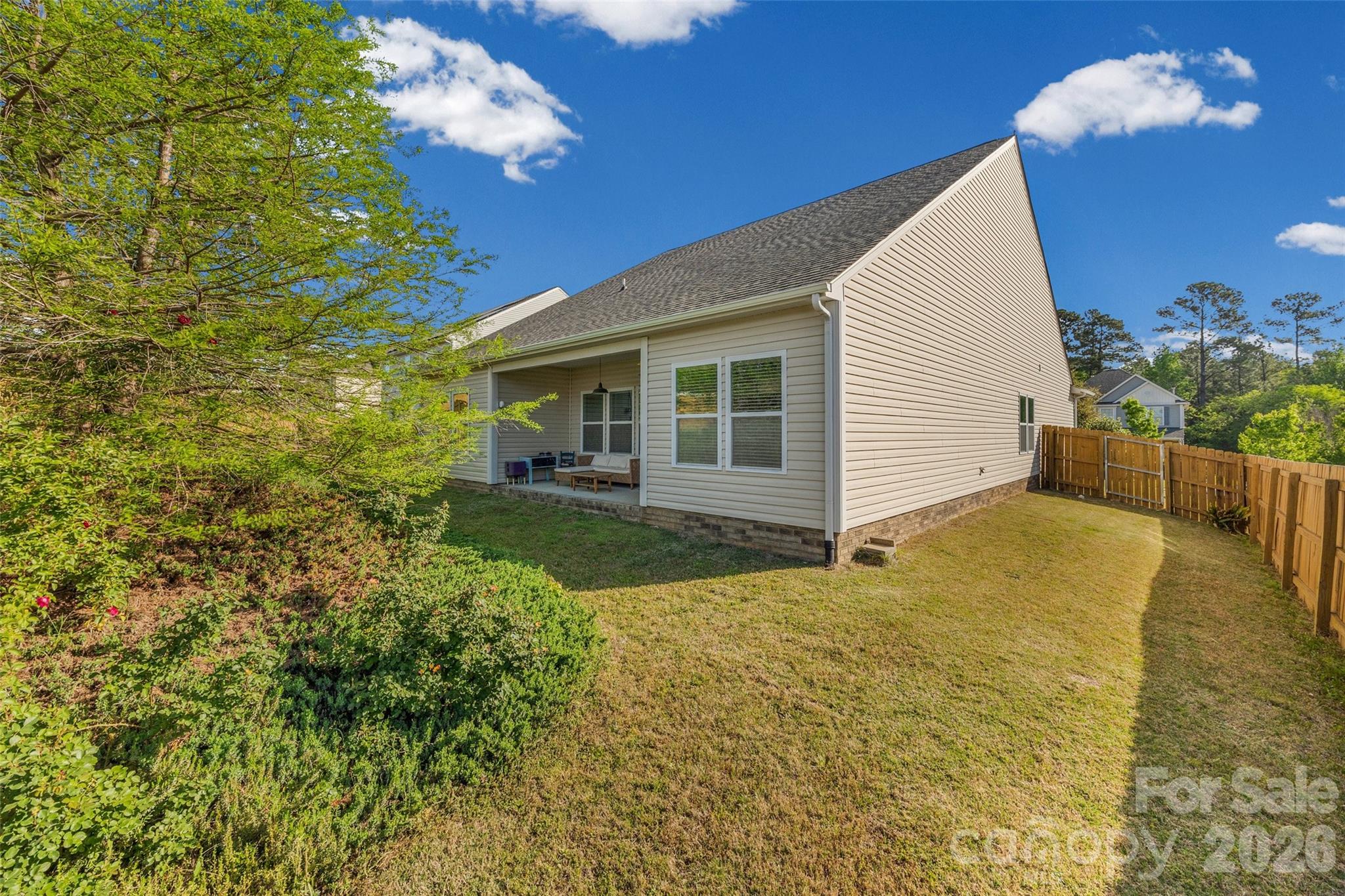 Ellis Pond - Residential