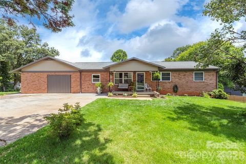 Photo of 39 N Pershing Road, Asheville, NC 28805 (MLS # 4340003)