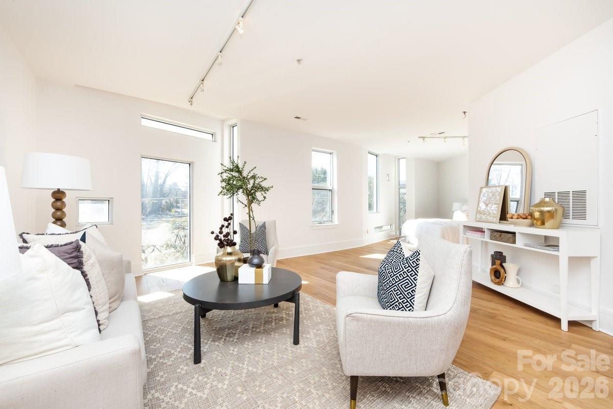 1600 Fulton Avenue 204