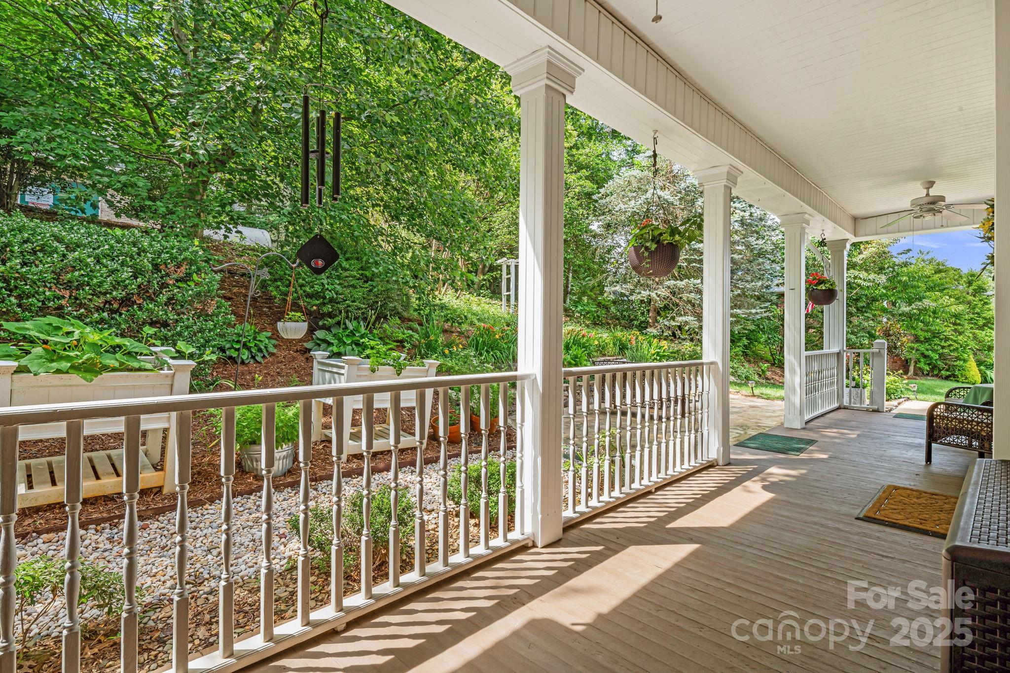 609 Carriage Commons Drive