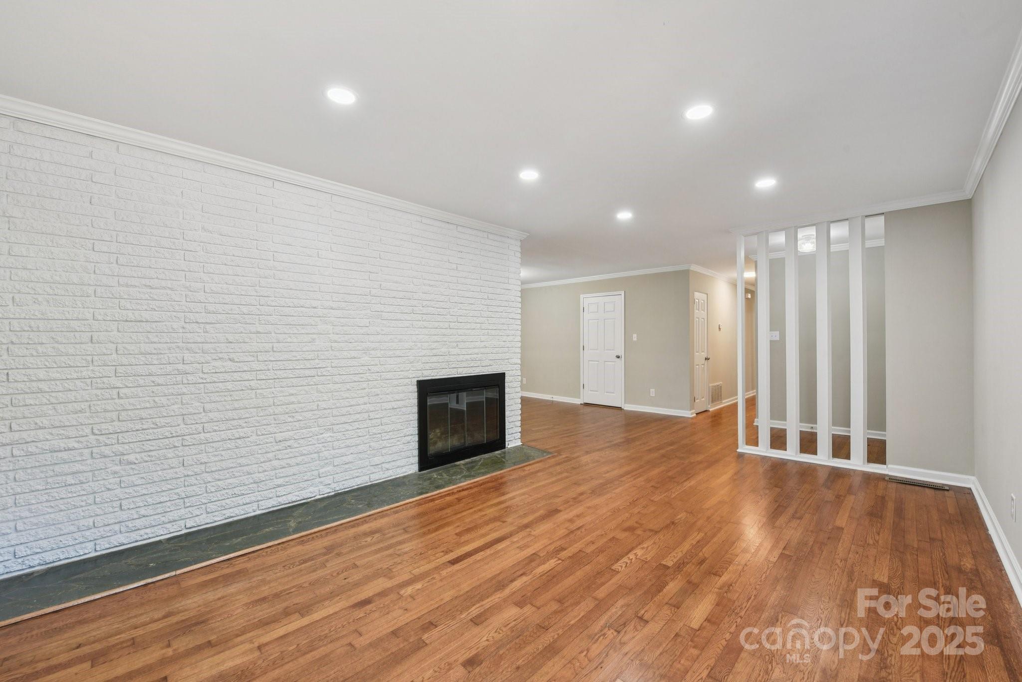 900 E Woodlawn Road