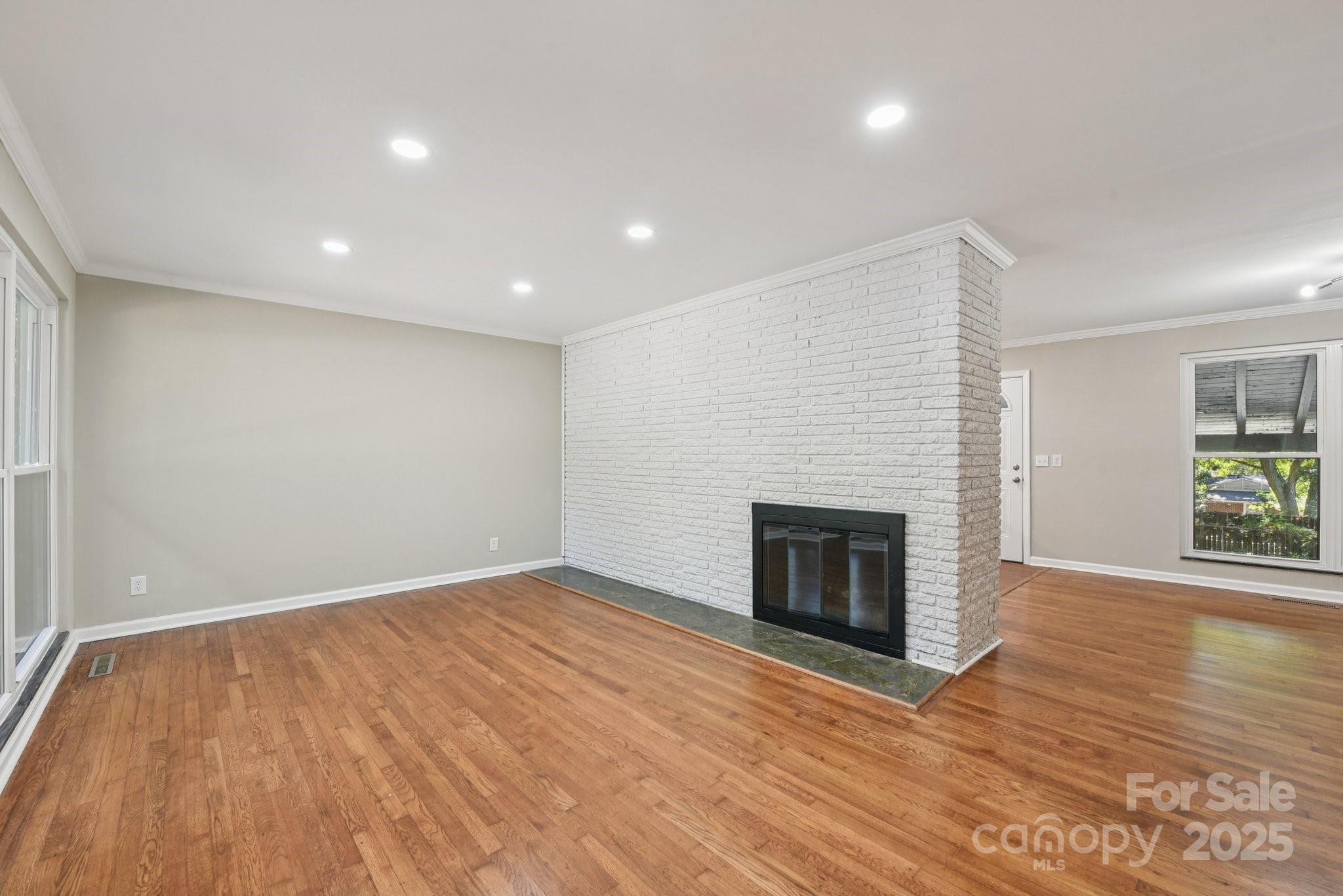 900 E Woodlawn Road