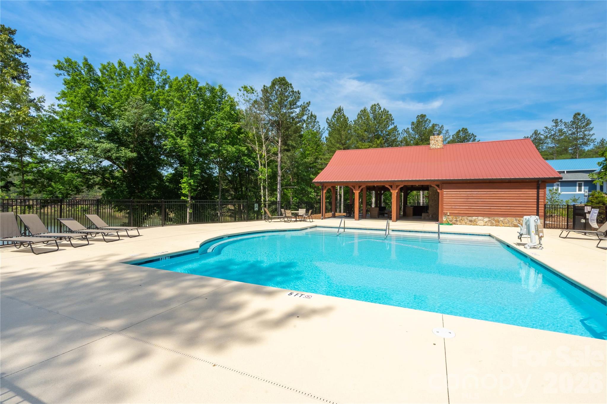 The Waterfront Club - Land