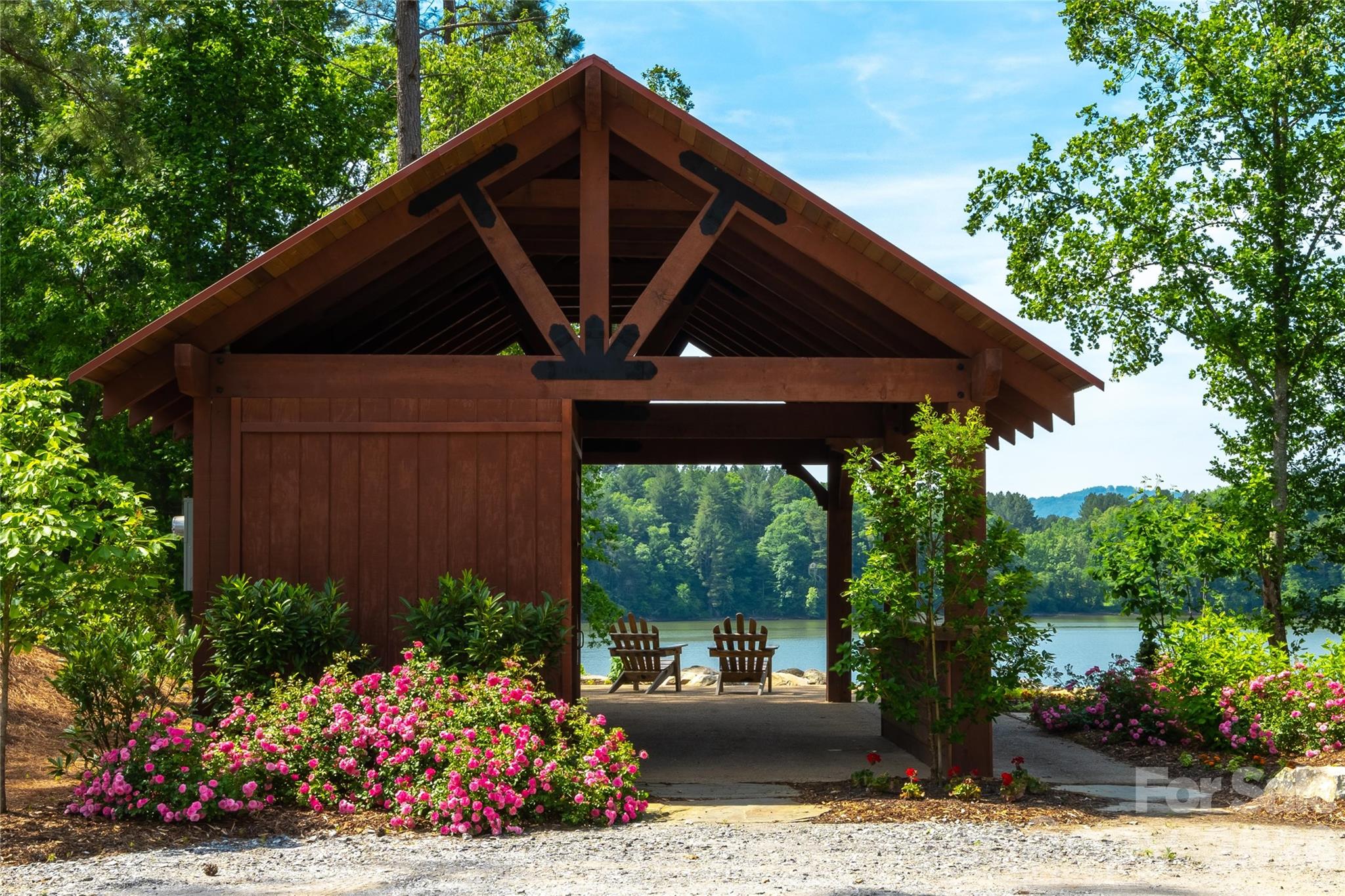 The Waterfront Club - Land