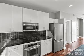 333 W Trade Street 1401