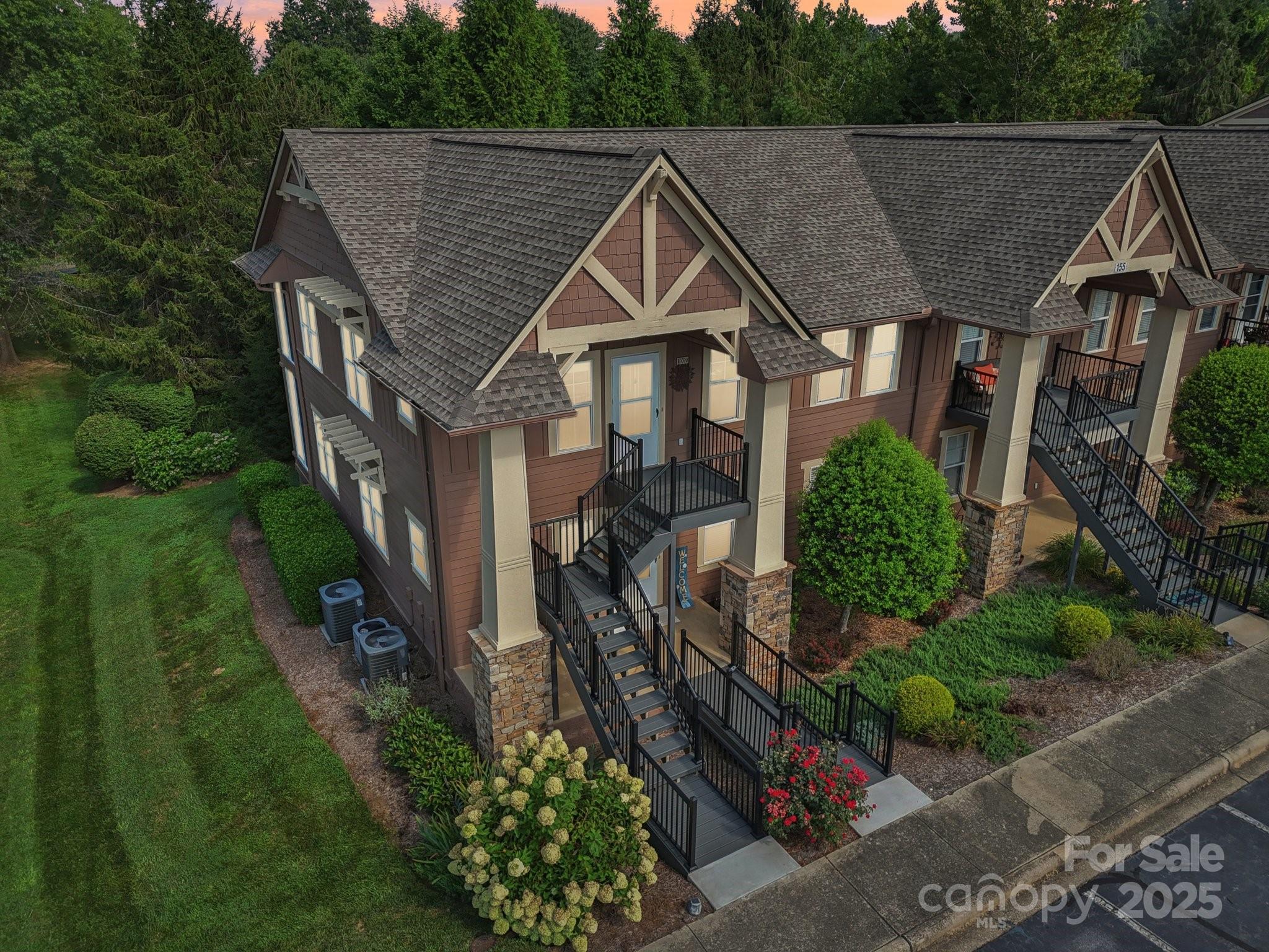155 Deermouse Way 1002