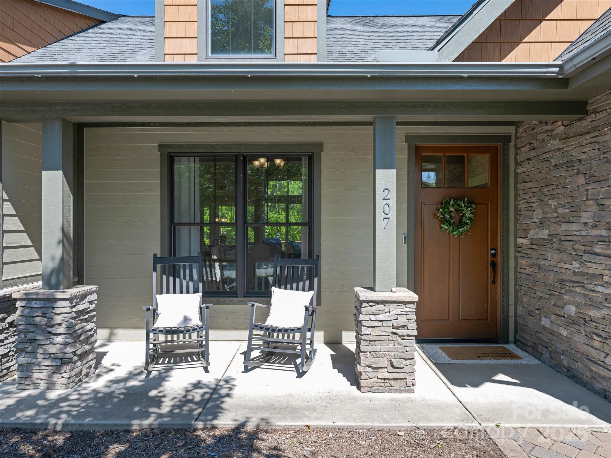 207 Hogans View Circle