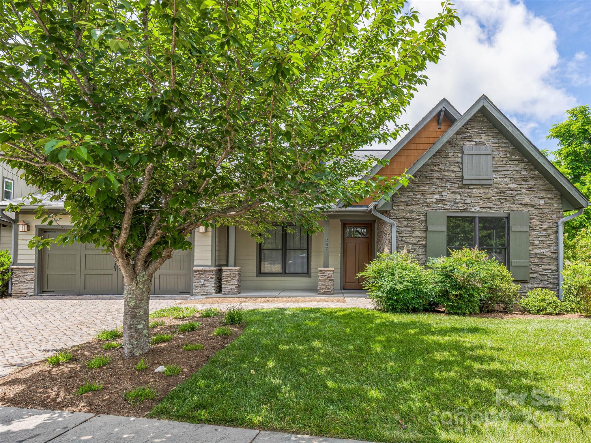 207 Hogans View Circle