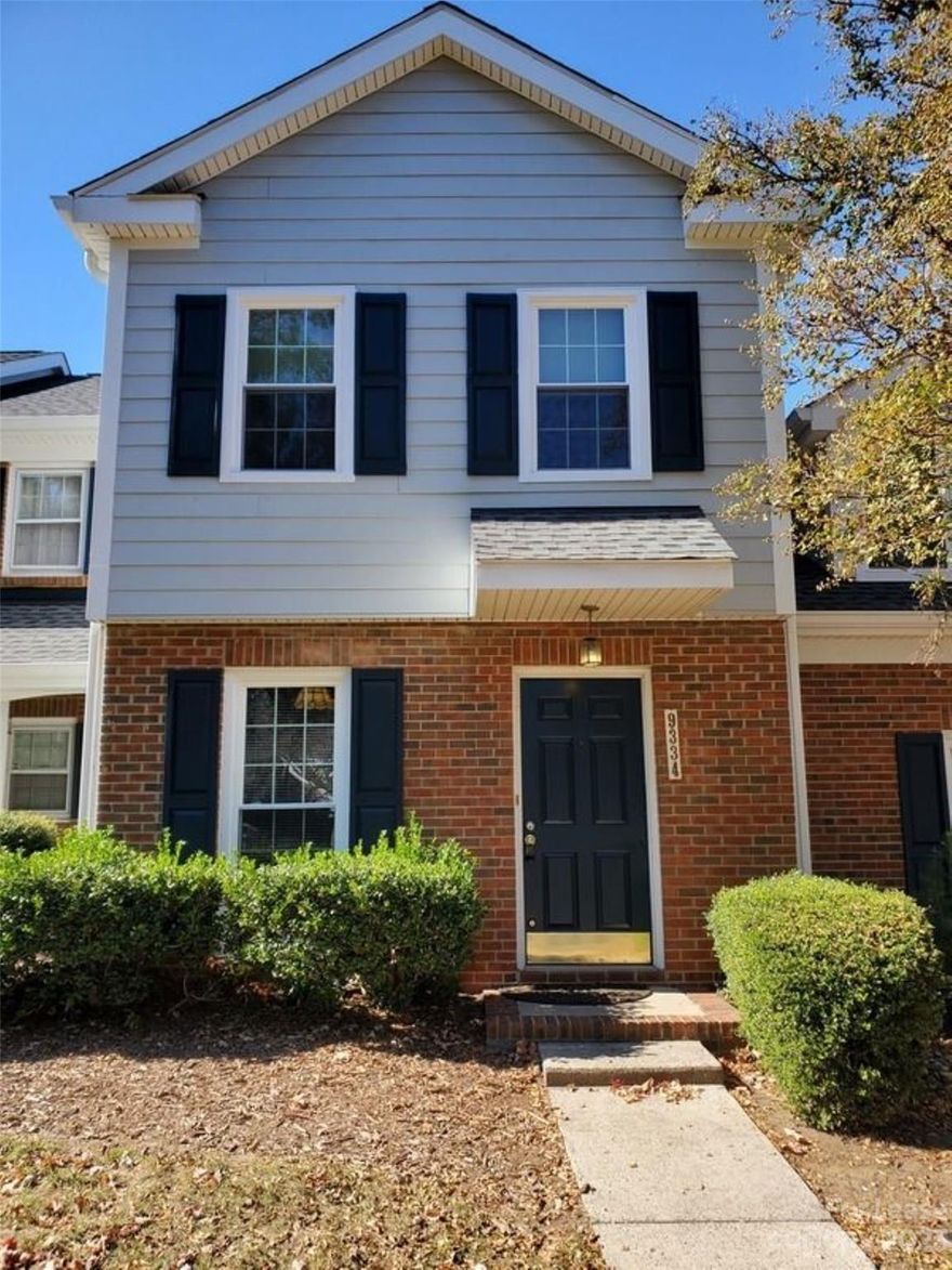 Stunning townhome located in the heart of Charlotte. This lovely townhouse offers 2 beds and 2.5 baths with a cozy fireplace, creating a warm and welcoming atmosphere. With 1,050 sq ft of living space, this home is comfortable and convenient. The master bedroom includes a private bath and a spacious walk-in closet. Enjoy your morning coffee or entertain on the charming patio. Ample storage is available throughout the property. With its fantastic location, this townhouse is the perfect place to call home. 

Don't miss the chance to schedule a tour today!!!