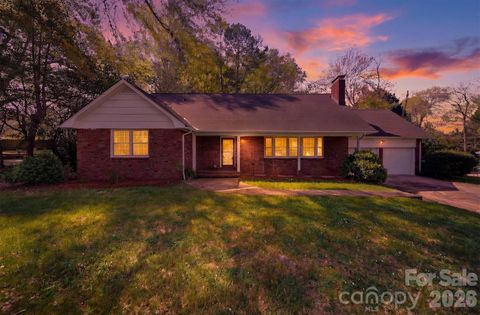 35 32nd Avenue NW Hickory NC 28601