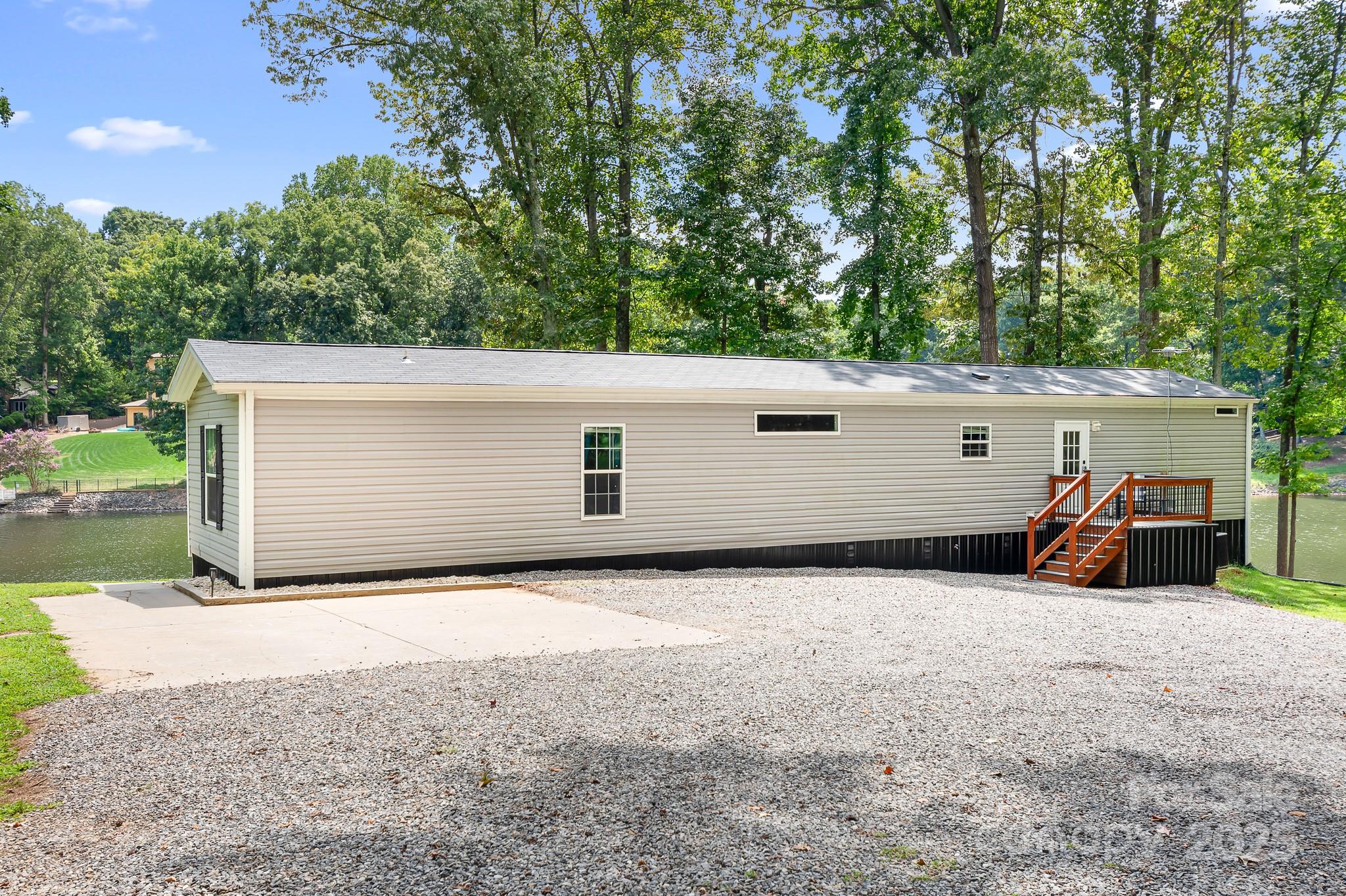 204 Lakeview Shores Loop