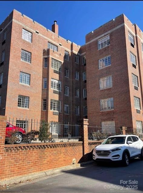 301 W 10th Street 106