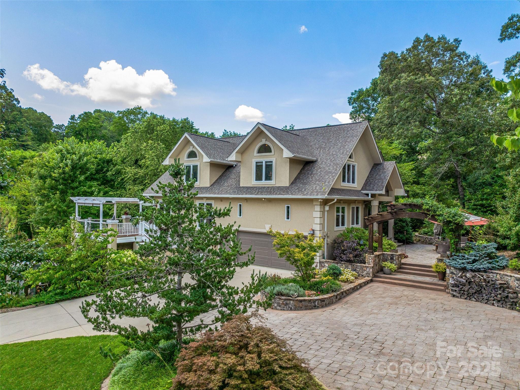 212 S Plains Drive