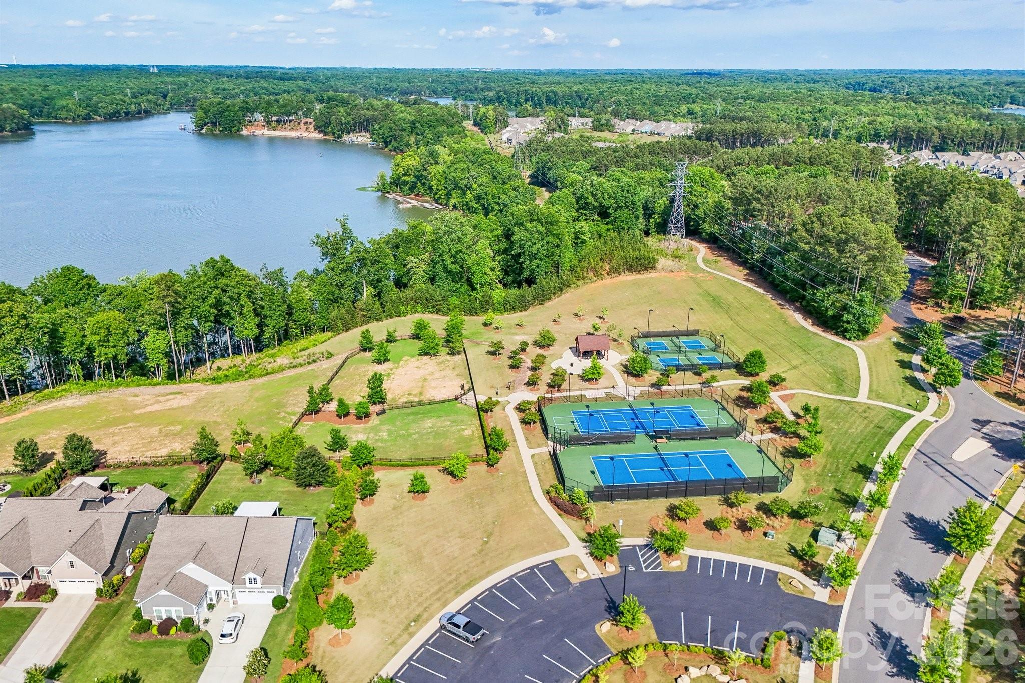 Imagery on Mtn Island - Residential