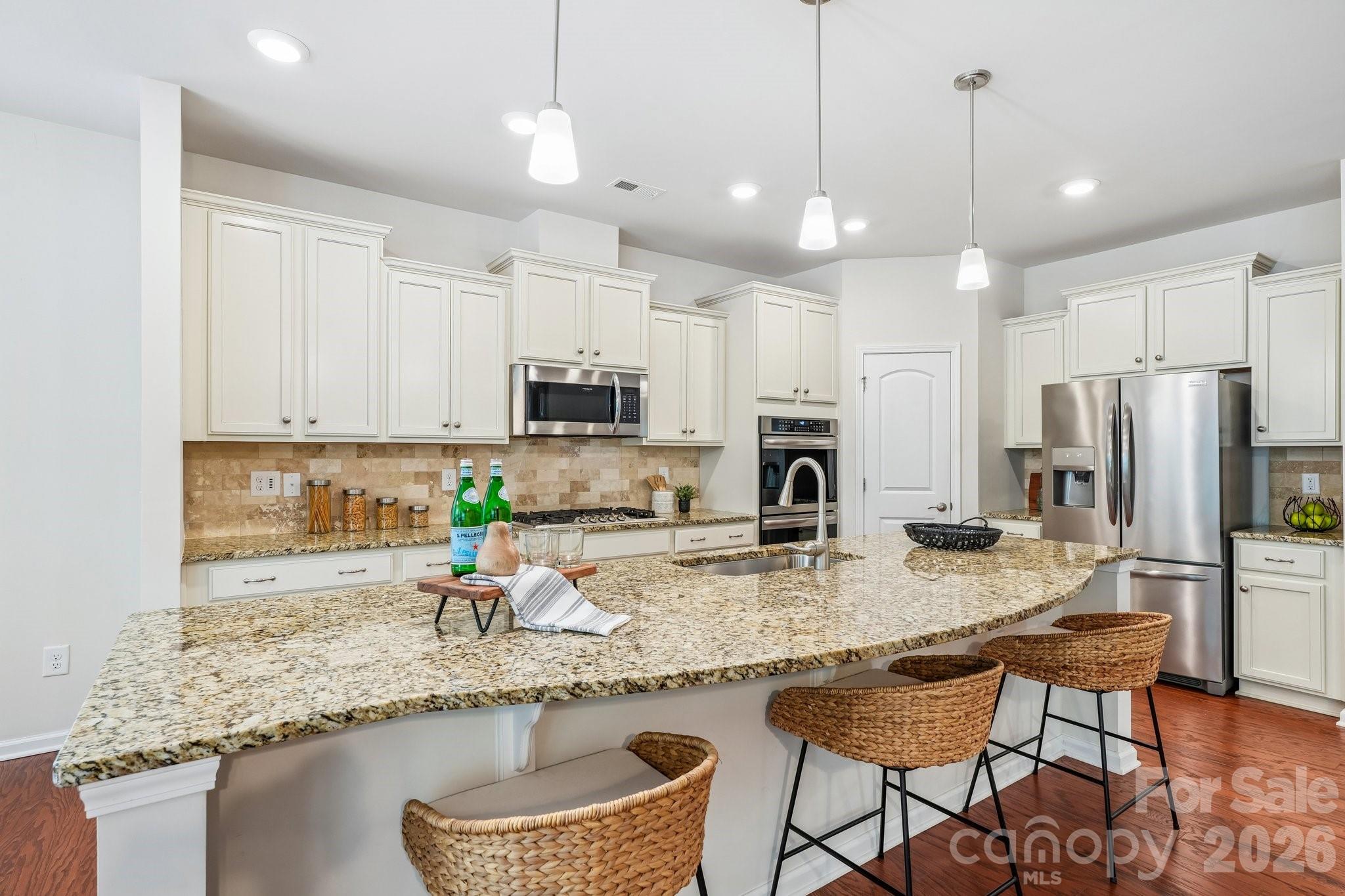 Imagery on Mtn Island - Residential