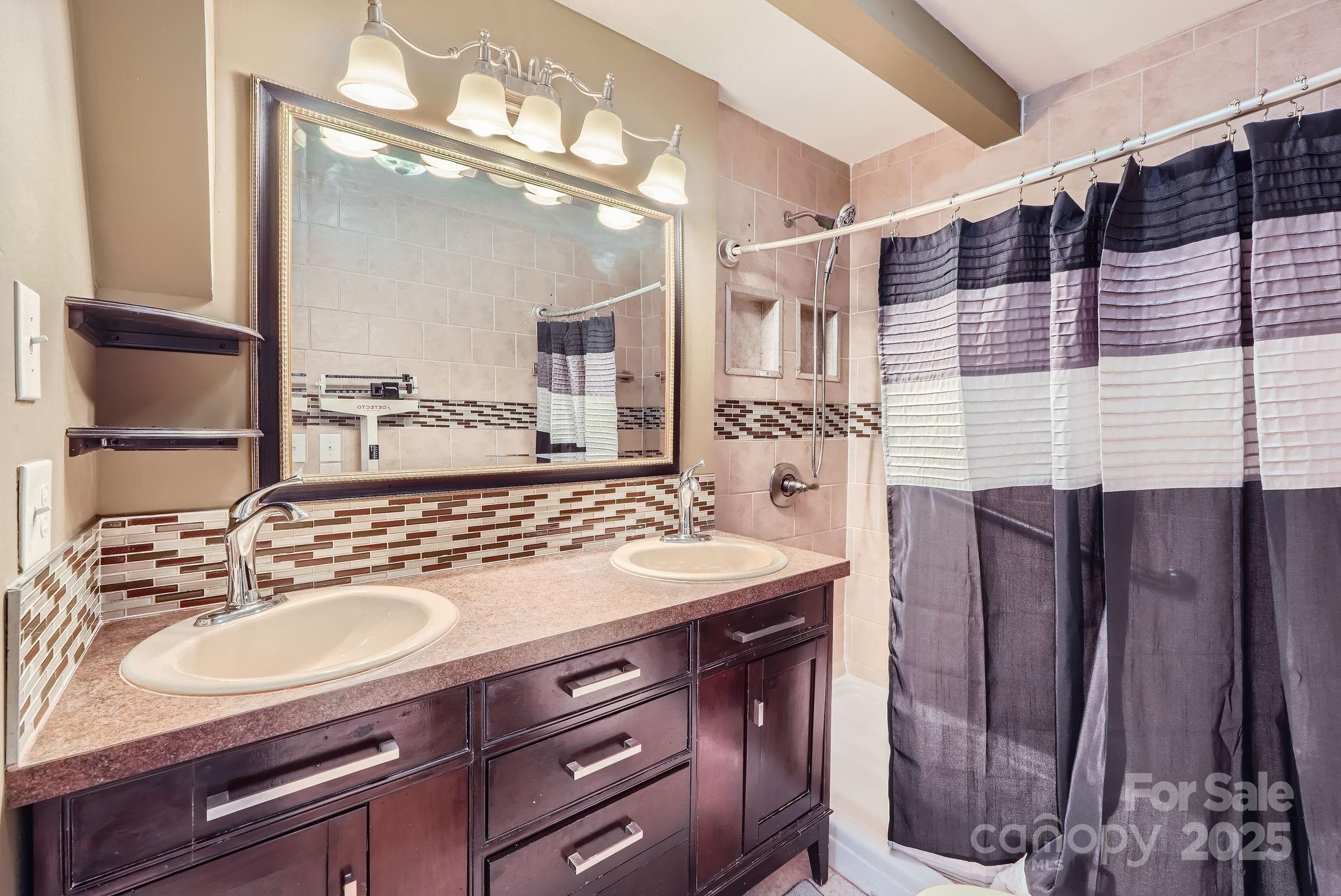 Charlotte, North Carolina 28213, United States, 4 Bedrooms Bedrooms, ,4 BathroomsBathrooms,Residential,Under Contract,112251