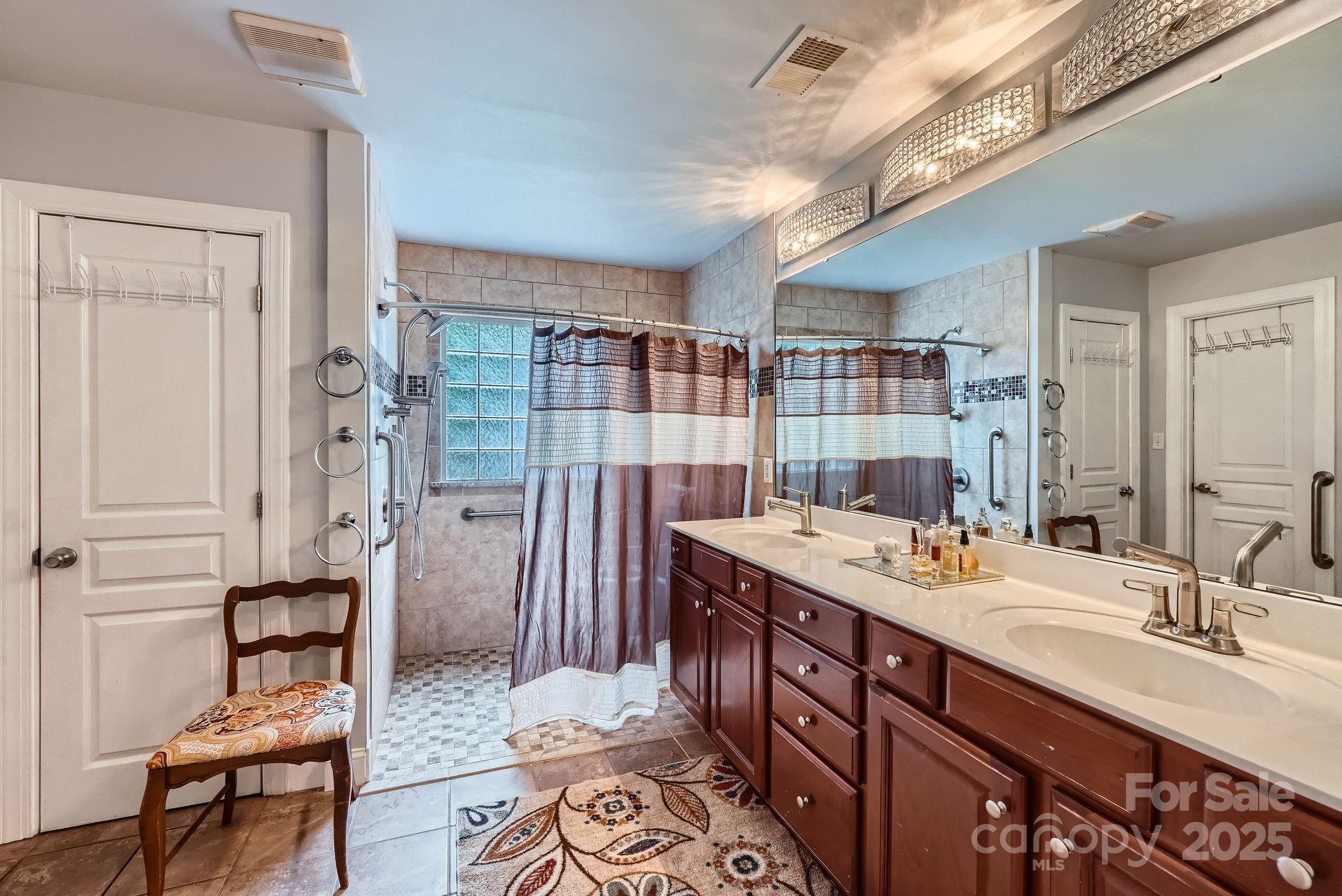 Charlotte, North Carolina 28213, United States, 4 Bedrooms Bedrooms, ,4 BathroomsBathrooms,Residential,Under Contract,112251