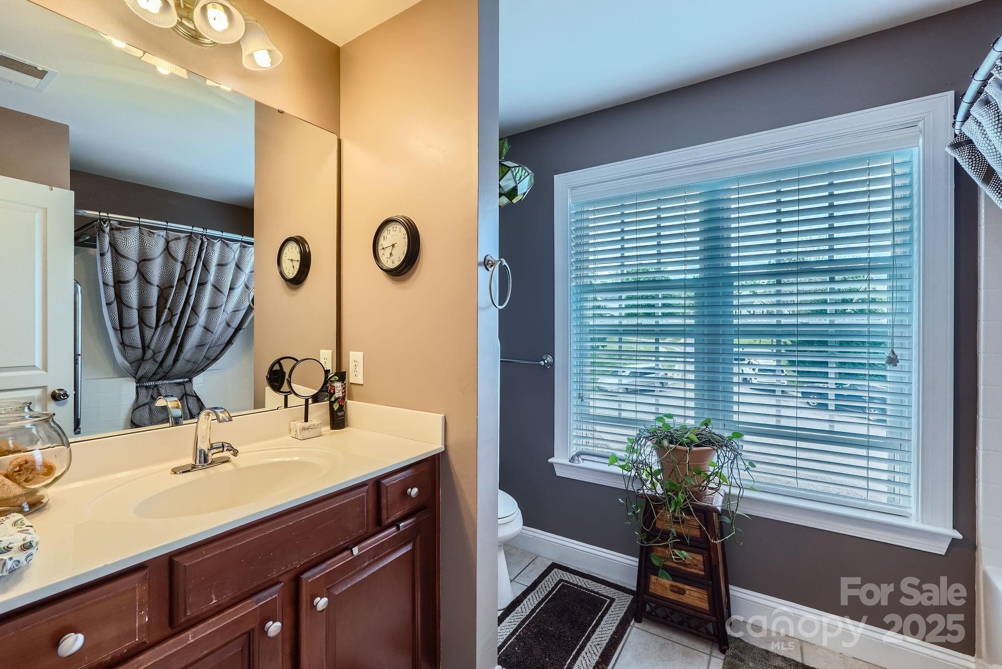 Charlotte, North Carolina 28213, United States, 4 Bedrooms Bedrooms, ,4 BathroomsBathrooms,Residential,Under Contract,112251