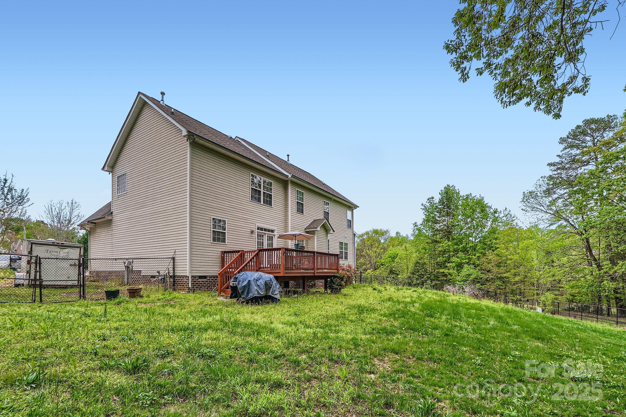 Charlotte, North Carolina 28213, United States, 4 Bedrooms Bedrooms, ,4 BathroomsBathrooms,Residential,Under Contract,112251