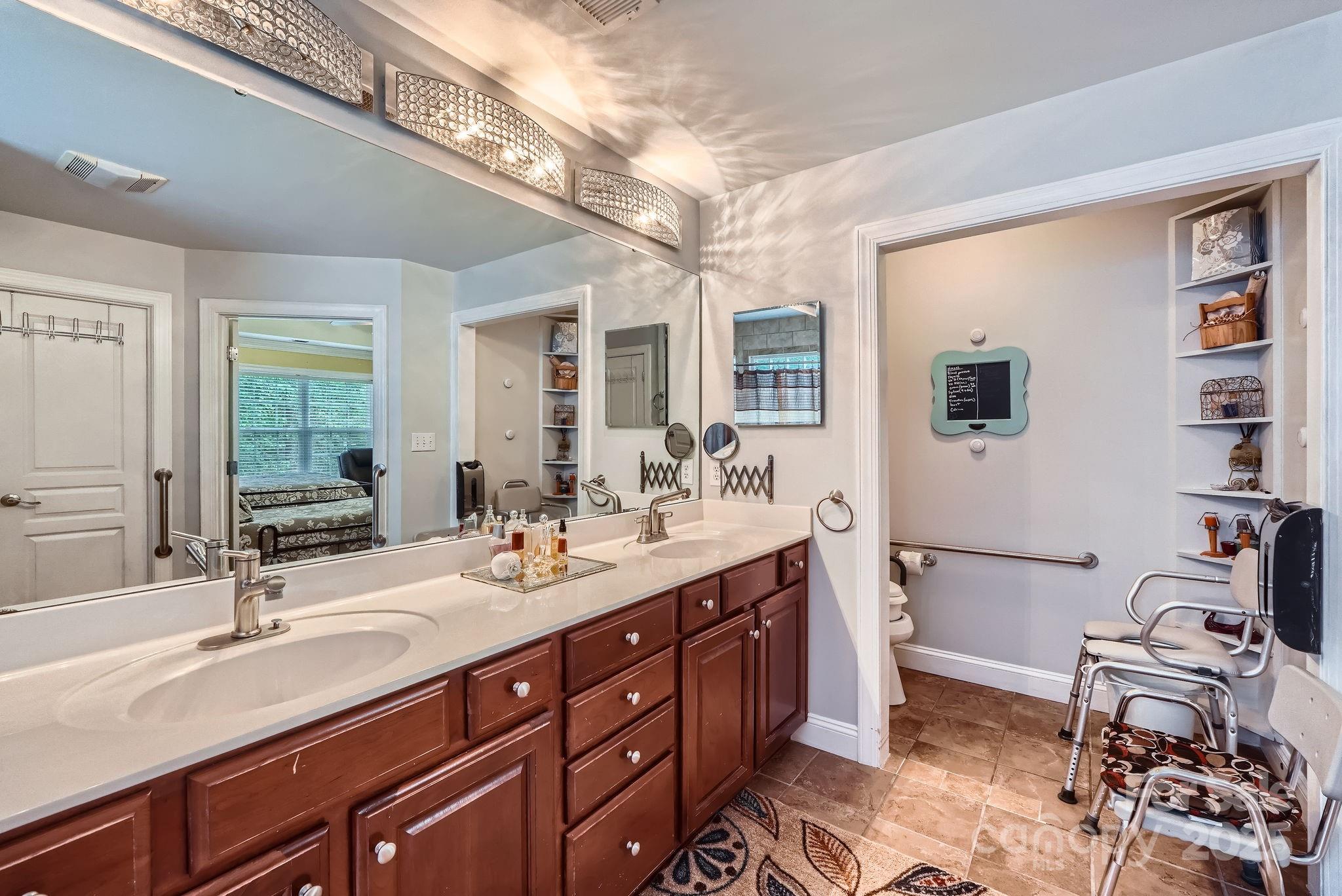 Charlotte, North Carolina 28213, United States, 4 Bedrooms Bedrooms, ,4 BathroomsBathrooms,Residential,Under Contract,112251