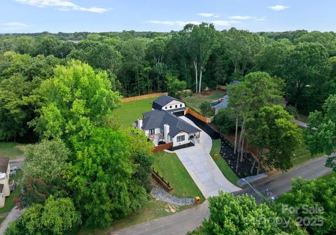 Photo of 6326 Cedar Croft Drive, Charlotte, NC 28226 (MLS # 4283538)