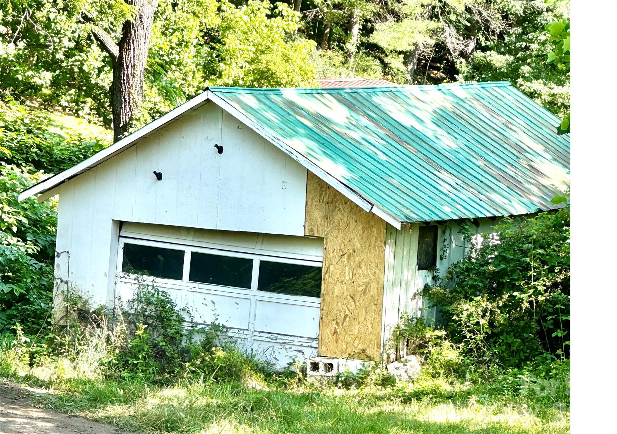 8 White Oak Drive