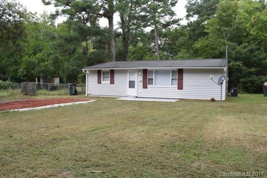 Updated cottage minutes from downtown Rock Hill! Tons of living space. Large 4 bedrooms and additional rec room. Beautiful yard, large lot. Bring your first time home buyers! This home is sure to please! Also makes for a great investment opportunity! * Age of home is approximate.