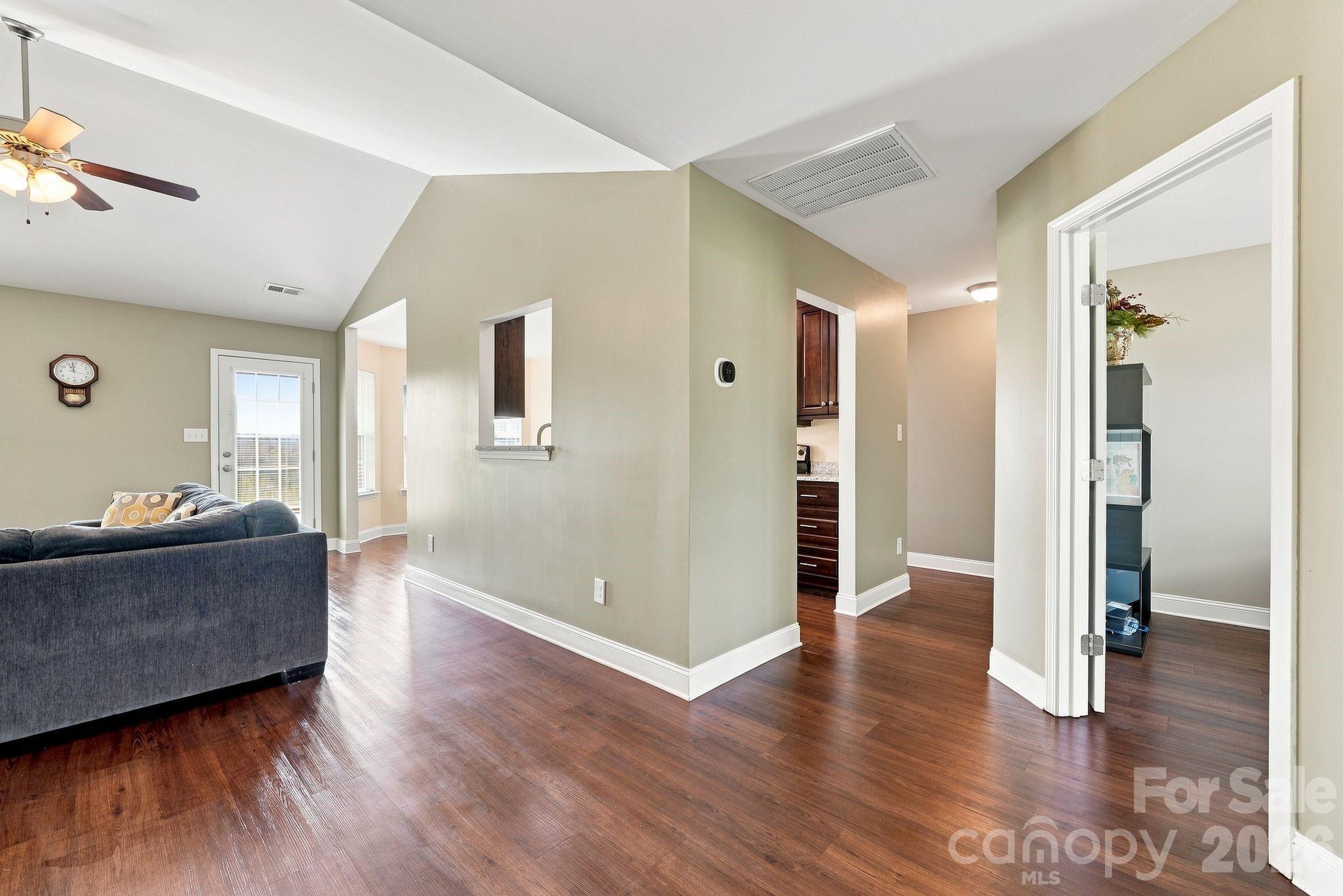 1215 Autumn Cove