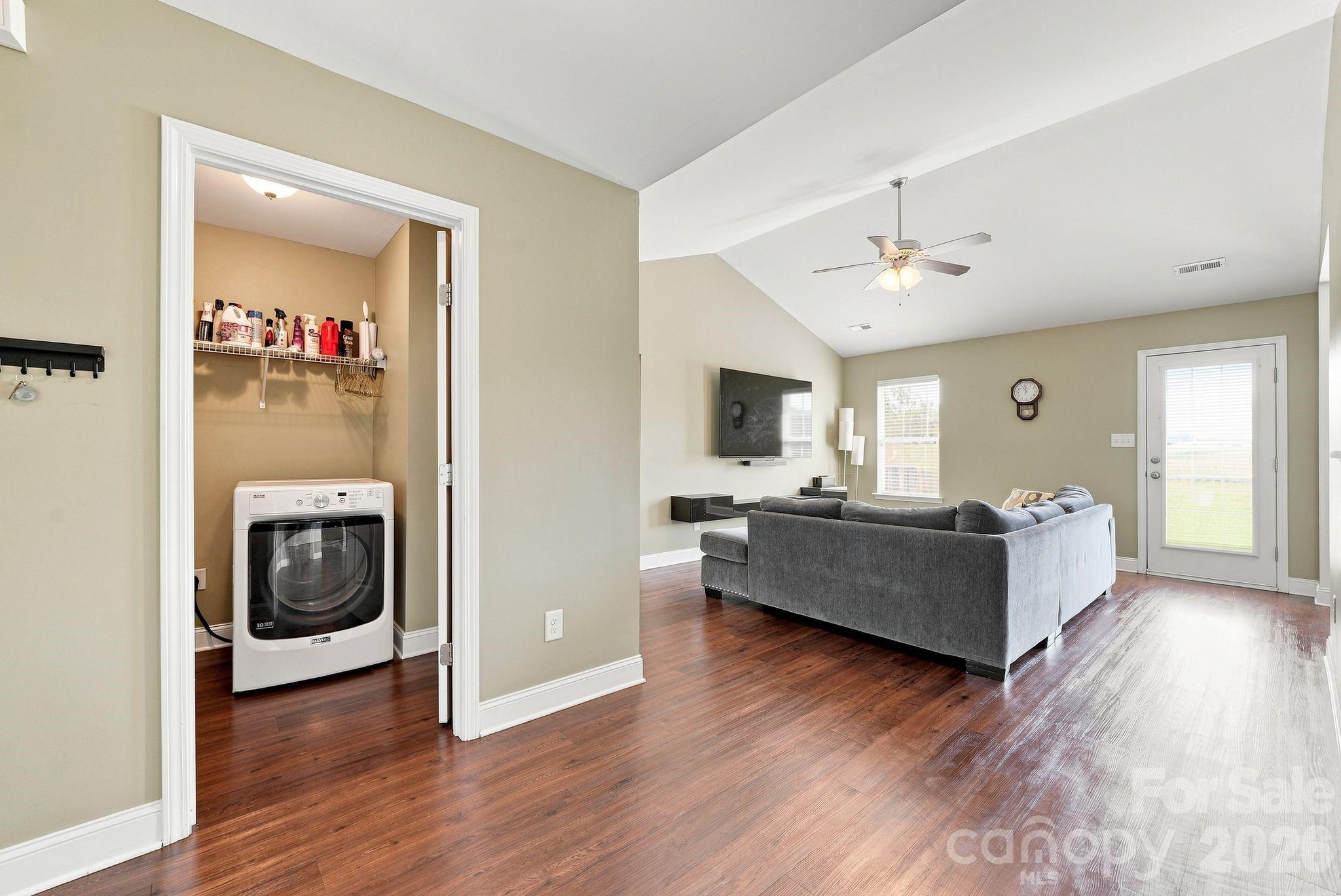 1215 Autumn Cove