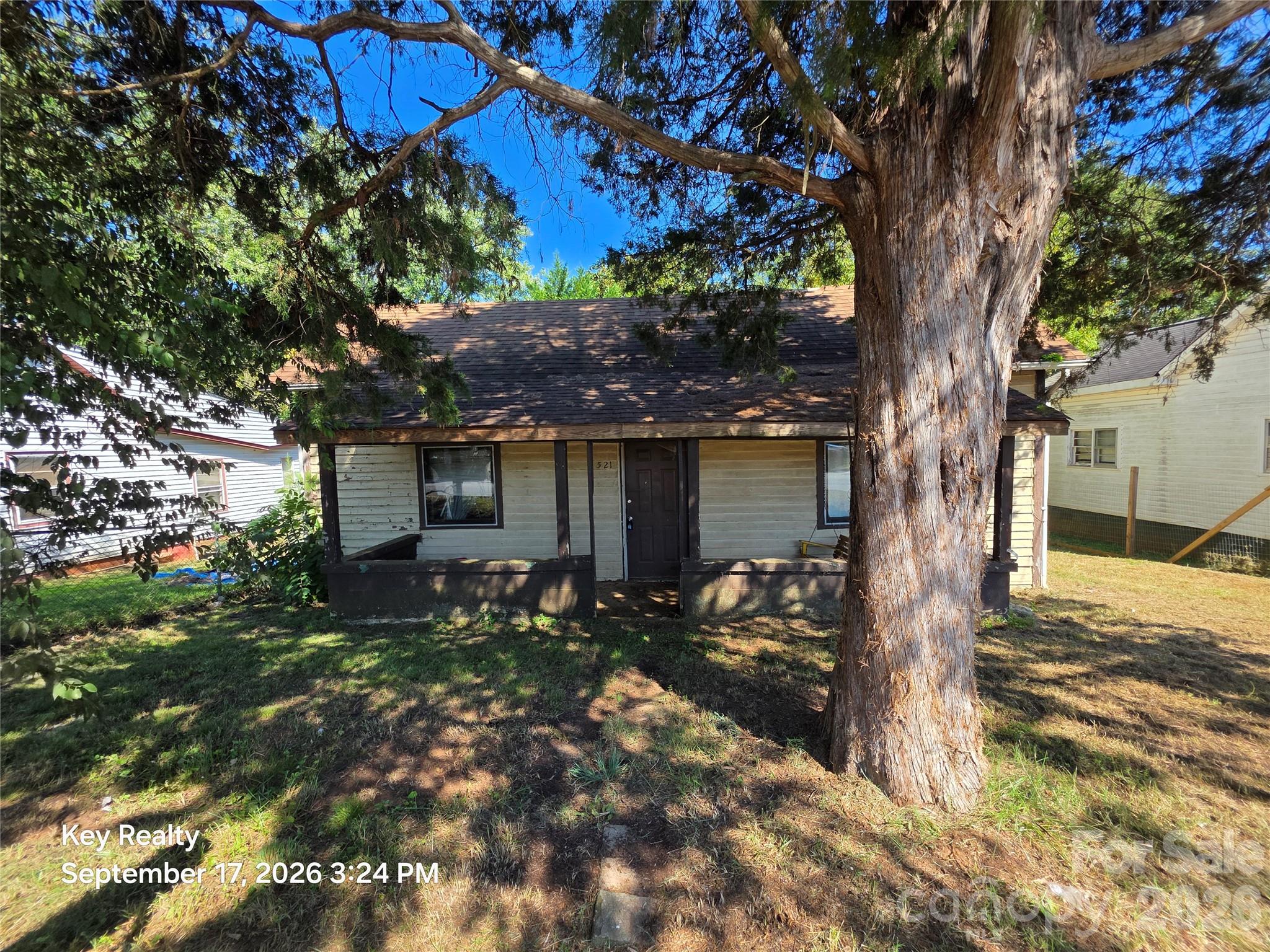 521 N Davis Avenue